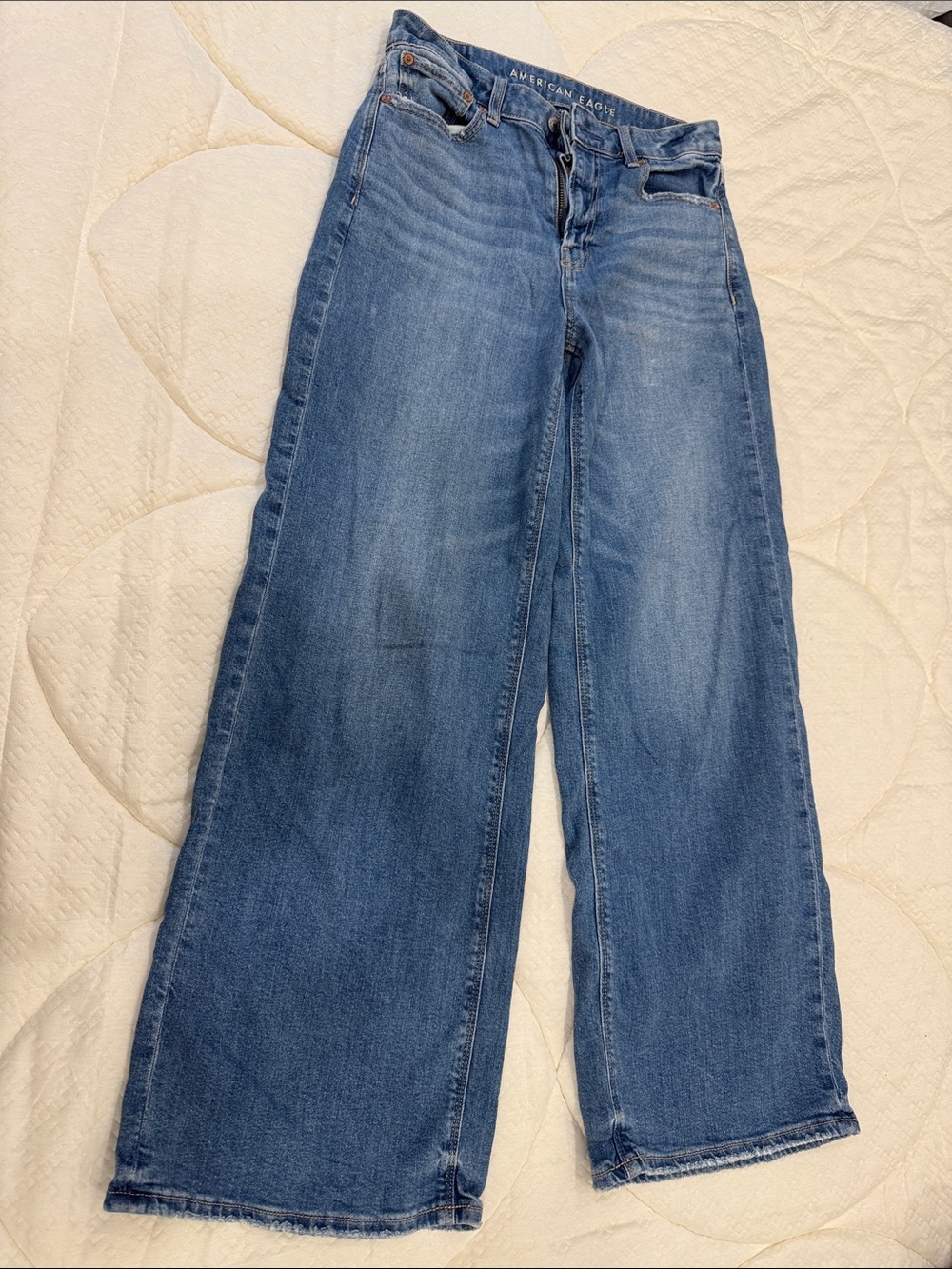 American Eagle Outfitters Wide-Leg Jeans in Medium Blue Denim
